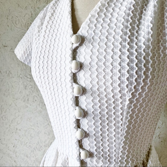 1960’s White Squiggle Pattern Dress | Vintage - Picture 5 of 10